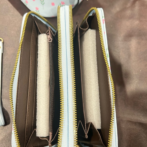 Labubu (Monster) Light Blue Handbag and matching Wallet set. - Picture 2 of 3